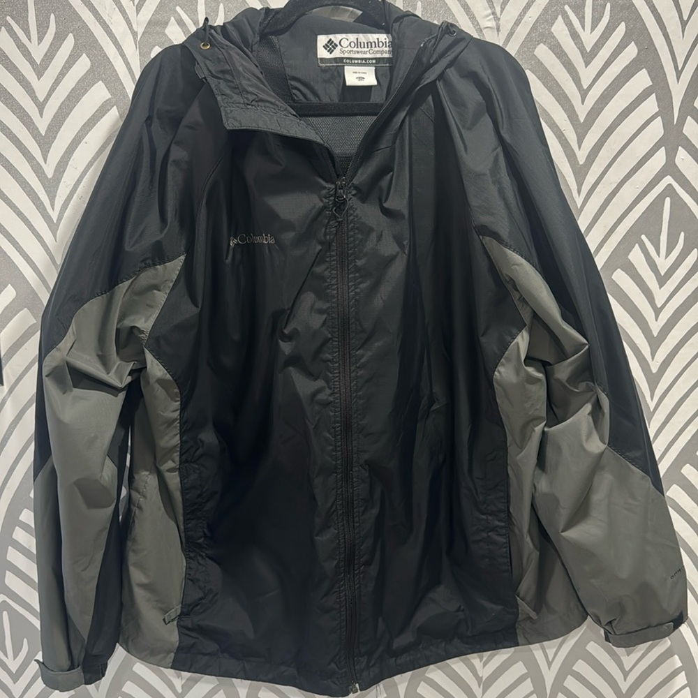 Columbia Men’s Black and Gray Jacket